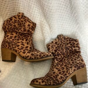 Charles Albert animal print boots shoes
